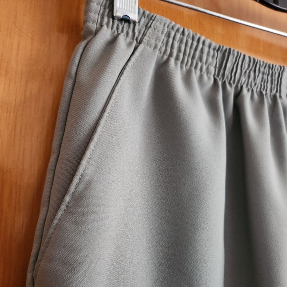 Capri Pull on Style Sage color Vintage - Picture 4 of 10